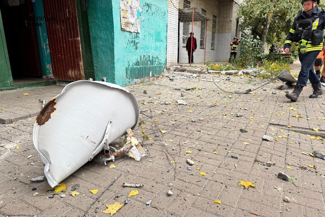 Росіяни атакували Суми безпілотниками, є влучання у житловий будинок