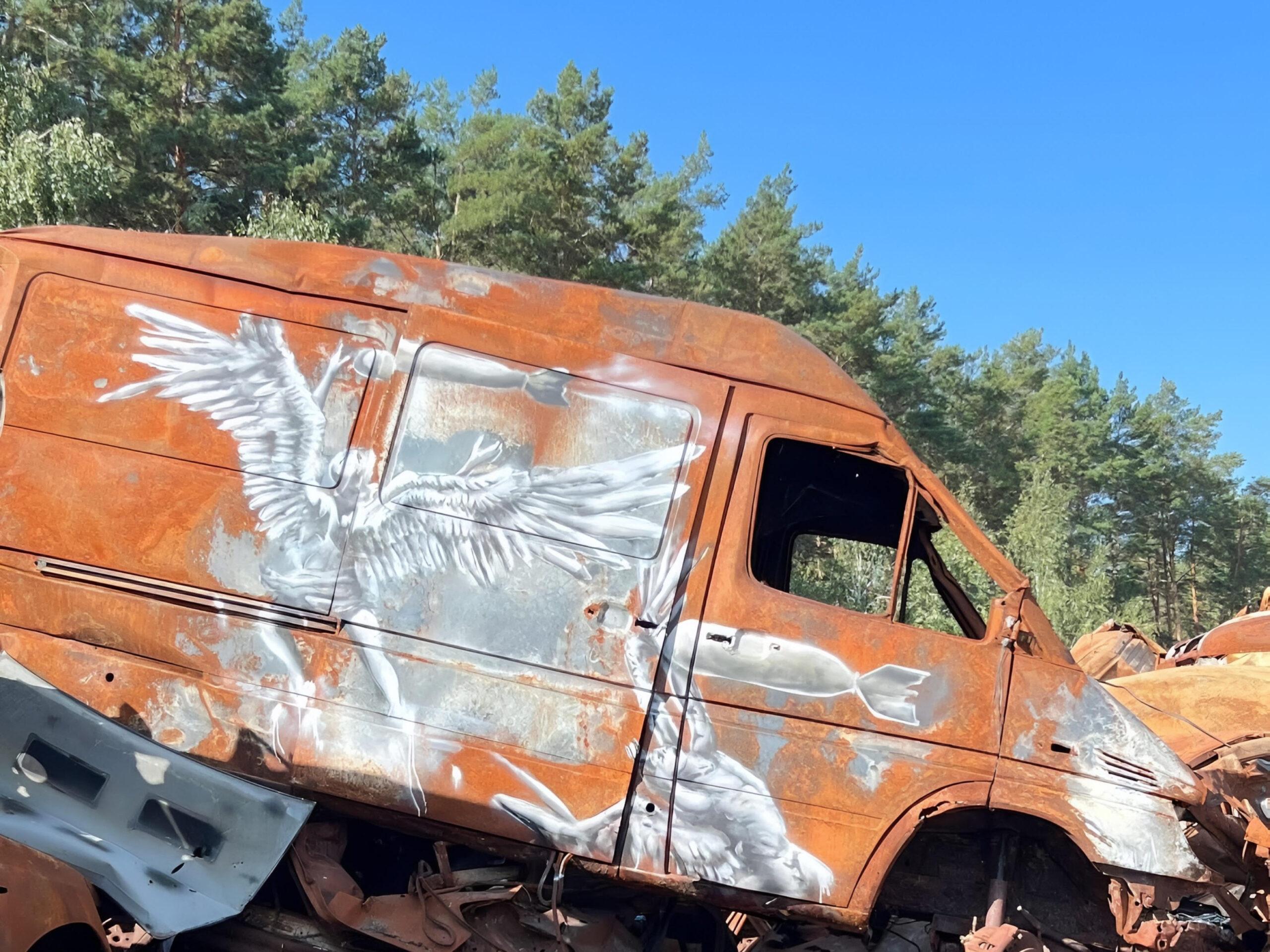 Стало відомо куди зникла автівка з унікальним малюнком перших днів війни під Києвом