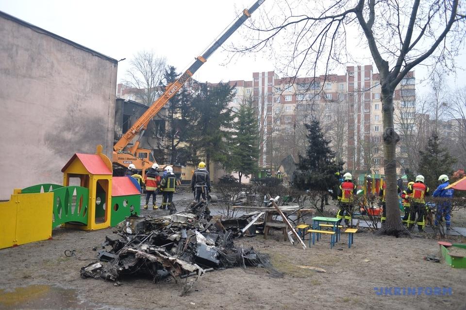 Дівчинка, що вижила під час авіатрощі у Броварах, продовжує долати наслідки опіків (відео)