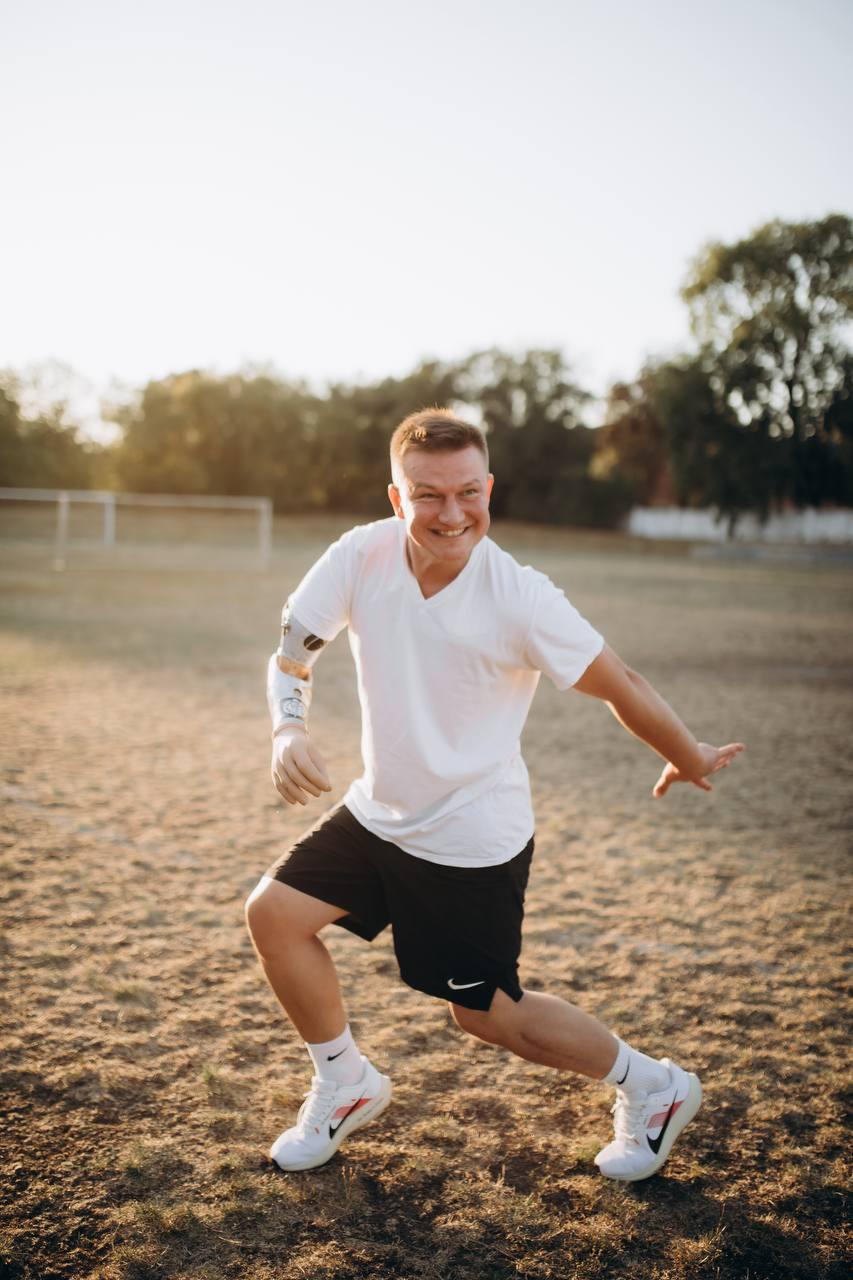 Життя після ампутації: ветеран Олексій Дернов відновився після втрати кінцівки та бігає