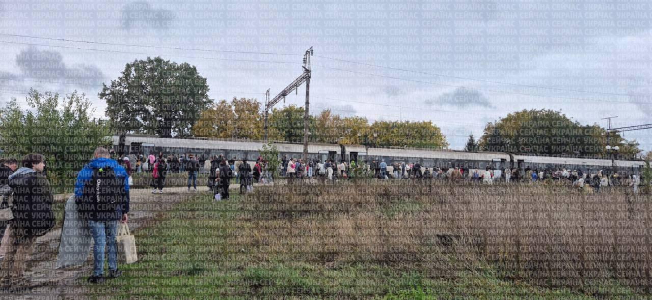 «Укрзалізниця» зупиняла три поїзди далекого сполучення через повідомлення про замінування