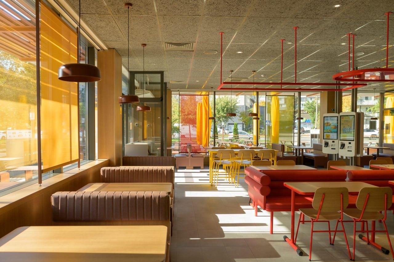 На Мінському масиві з’явився перший в Україні McDonald’s із новим дизайном