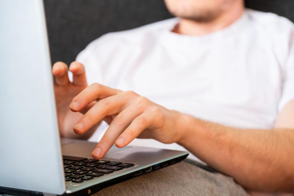 Українців попереджають про шахрайські чат-боти, які вимагають дані та гроші