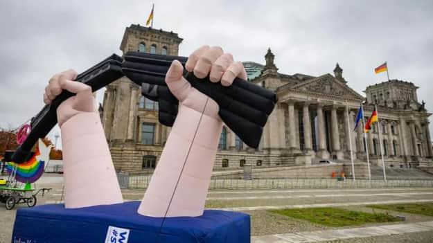 Перед Бундестагом відбувся протест проти планів запровадження військової служби у Німеччині