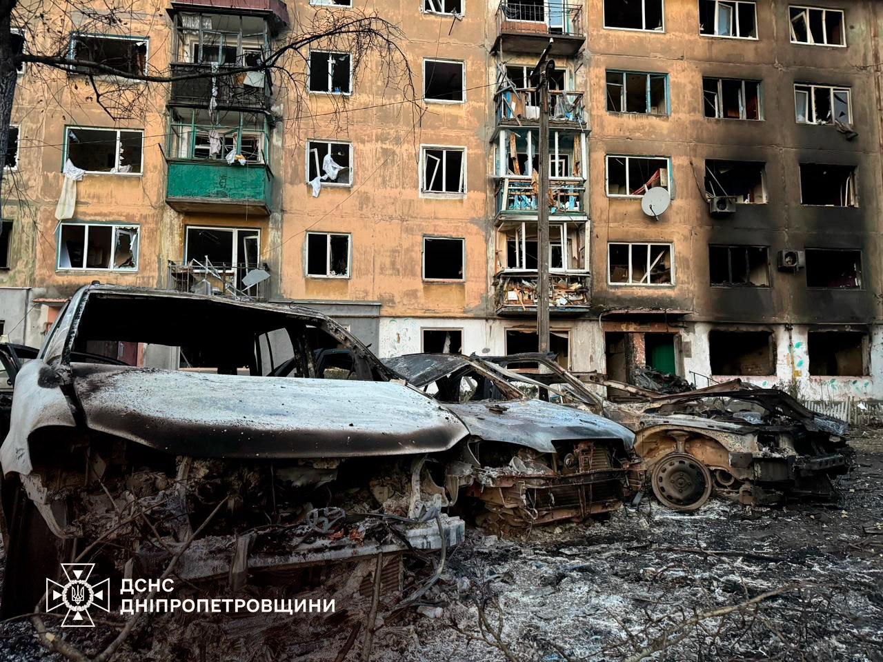 Нічна російська атака на Дніпропетровщині: травмовані 10 людей