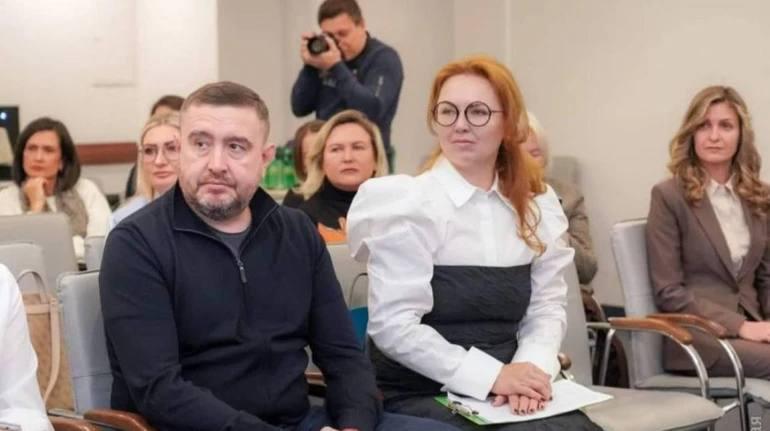 Нардепку та її чоловіка, голову облради, підозрюють у незадекларованих мільйонах