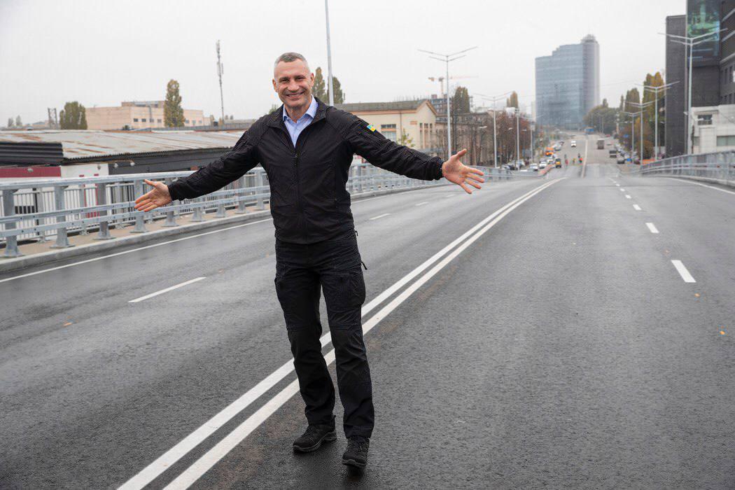 У Києві відкрито рух оновленим шляхопроводом на Новокостянтинівській