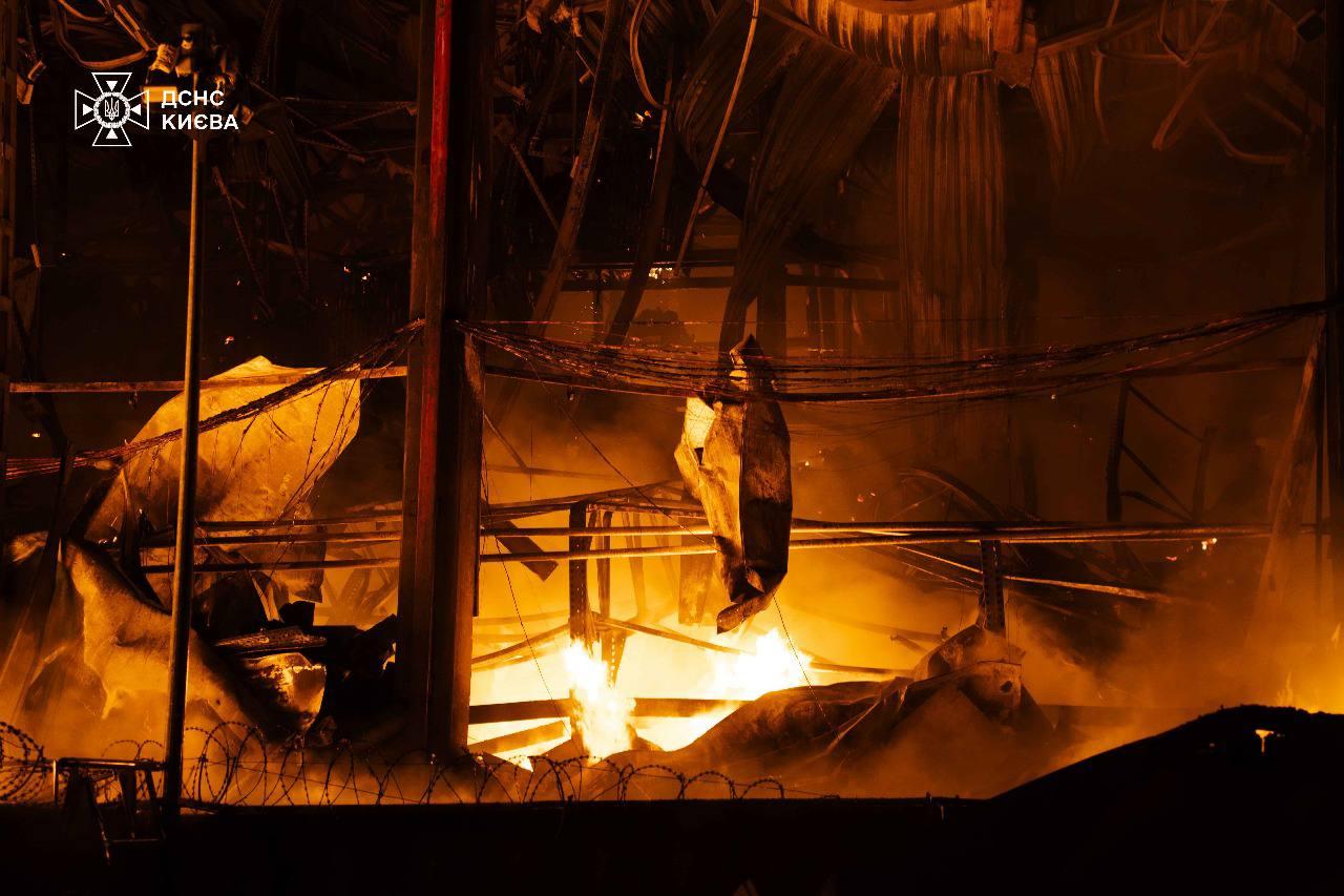 Нова атака рф на Київ: дев’ять постраждалих, пожежі та затримки транспорту