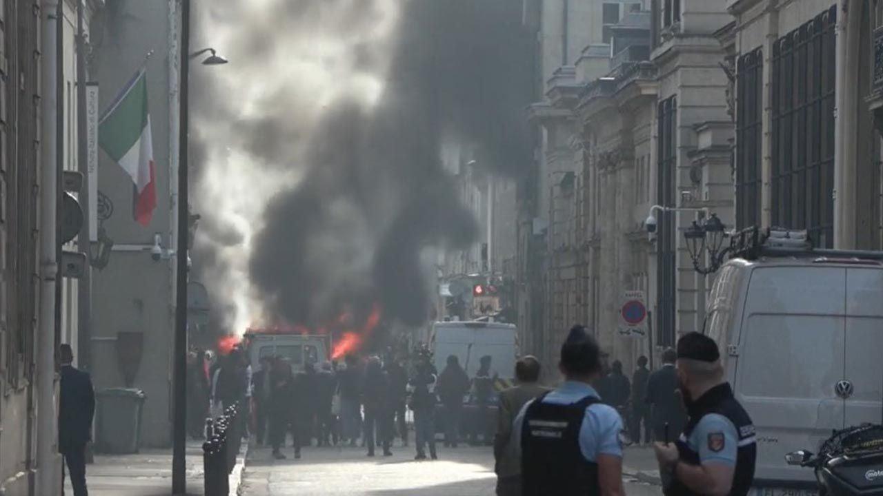 У центрі Парижа стався вибух біля резиденції прем’єр-міністра, який подав у відставку