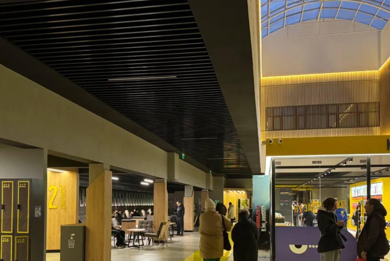 Чоловік підірвав страйкбольну гранату в ТРЦ на Оболоні