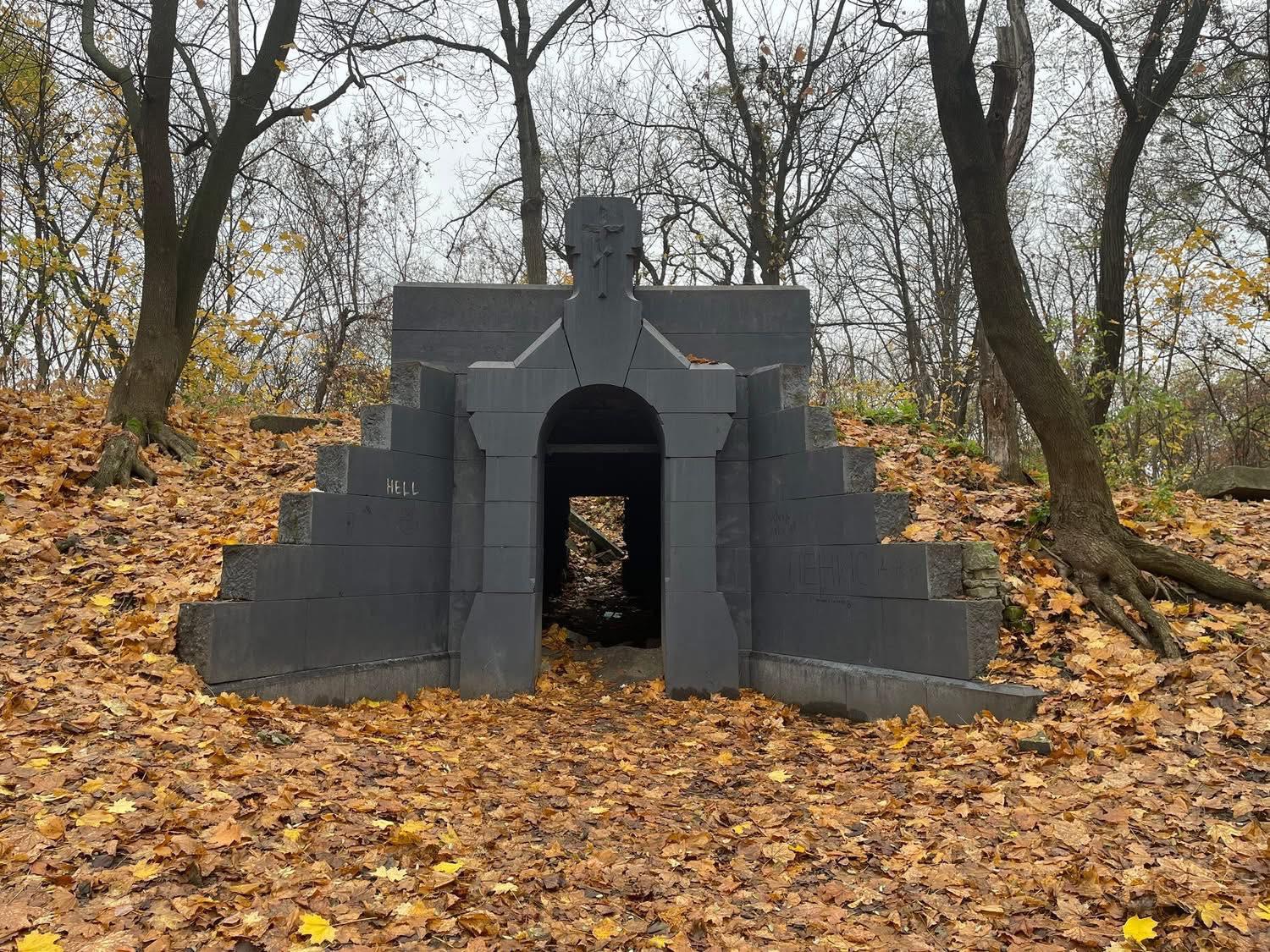 Флорівський цвинтар на Замковій горі планують визнати пам’яткою культурної спадщини