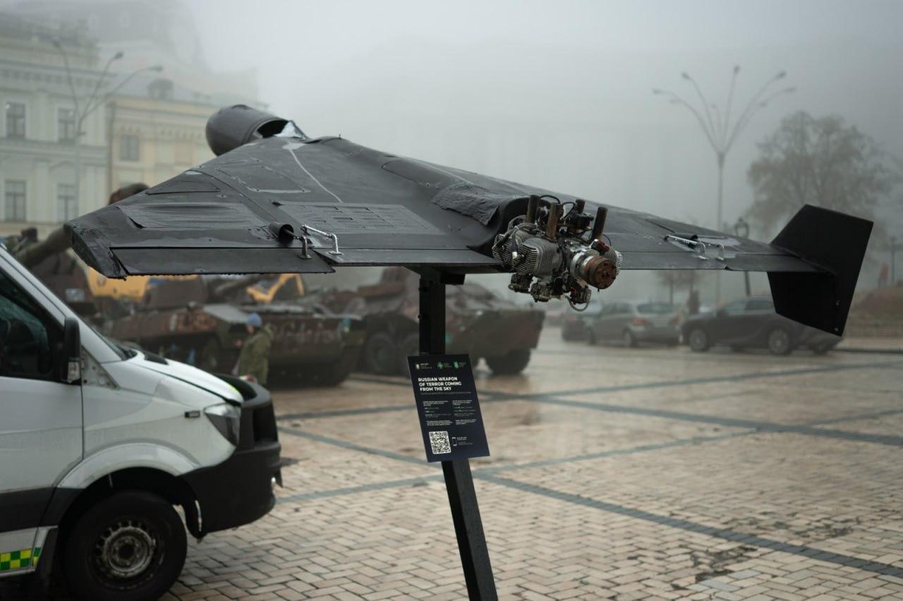 Справжнє обличчя росії: на Михайлівській площі встановили збитий шахед