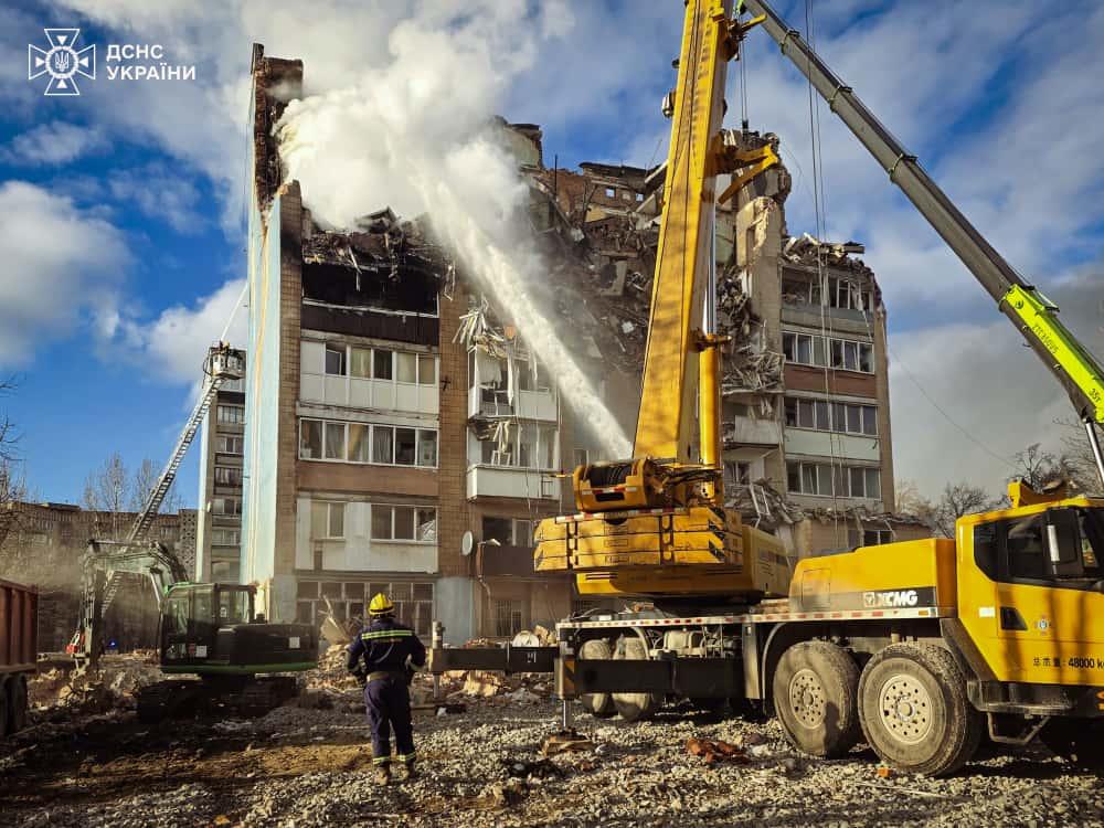 У Тернополі вже 25 загиблих внаслідок російської атаки, серед них троє дітей