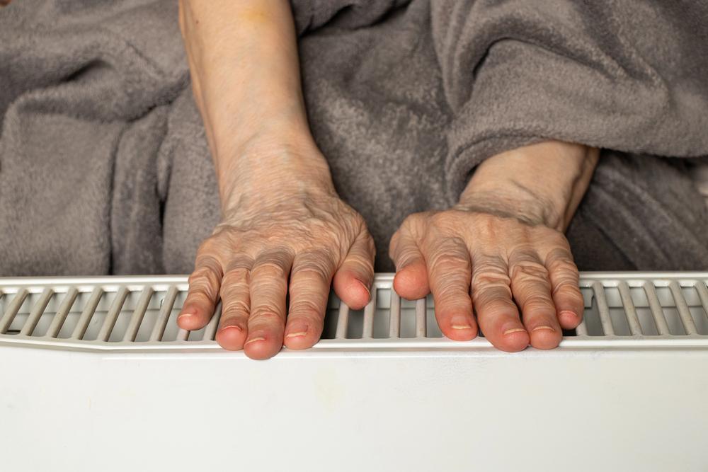 Низка районів Києва залишились без опалення через обстріли