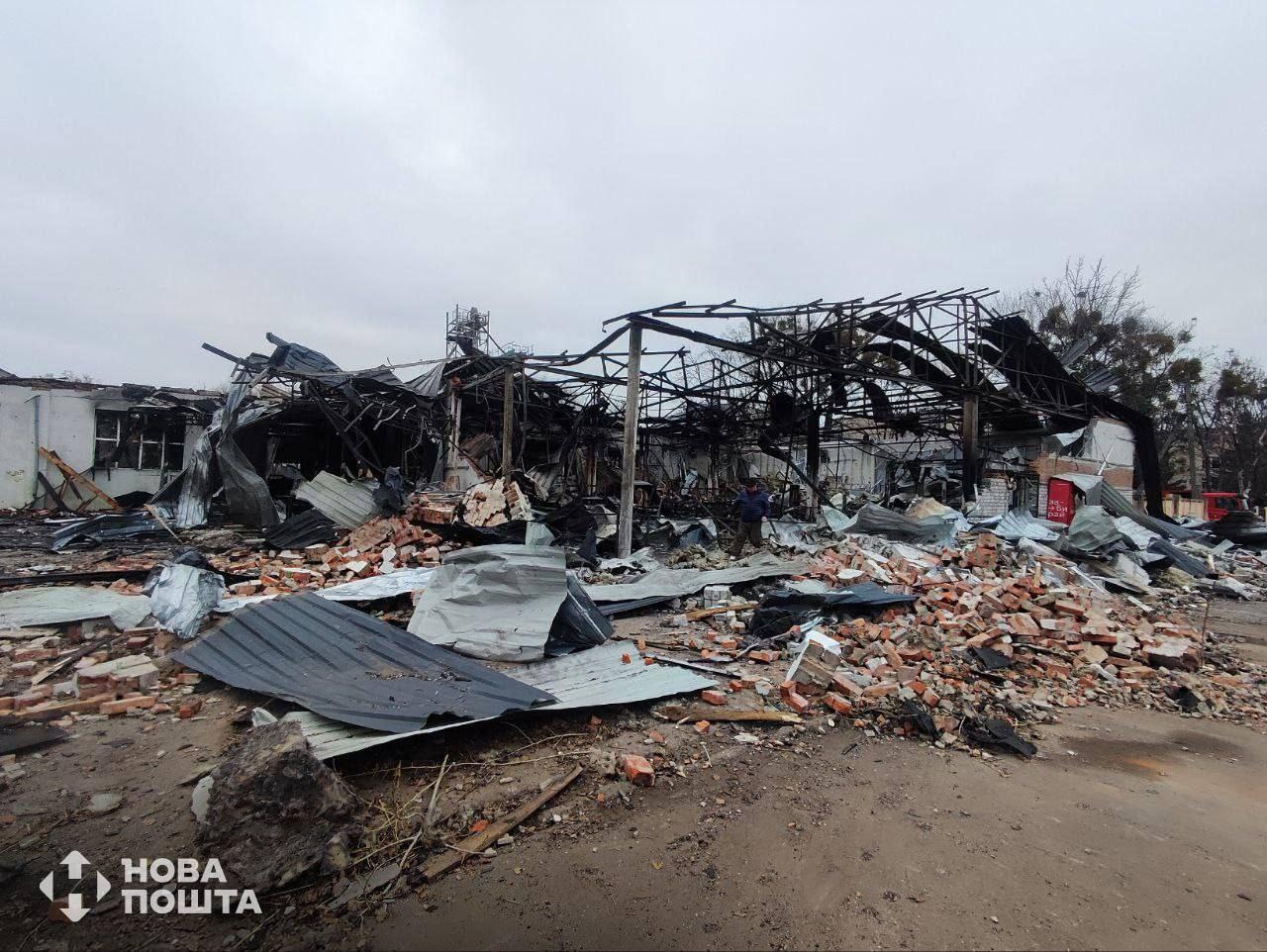 Російська атака дронами знищила відділення «Нової пошти» в Чугуєві — пошкоджено понад 500 посилок