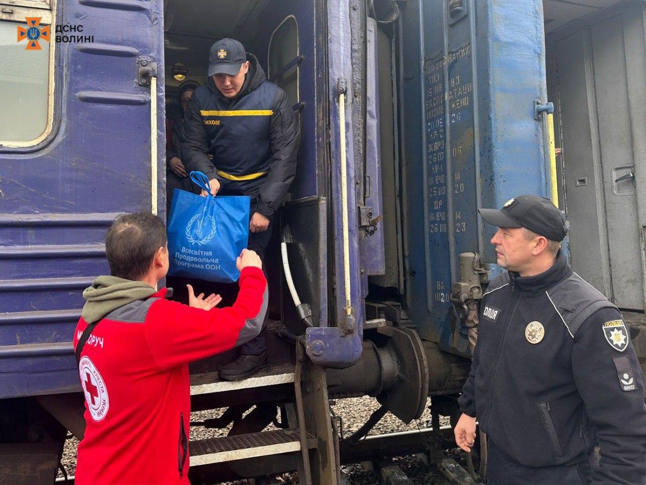 Волинь зустріла евакуаційний потяг із 15 переселенцями