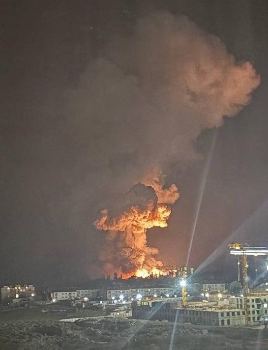 У ніч на 14 листопада дрони атакували Новоросійськ та Саратов: у російських регіонах — вибухи та пожежі