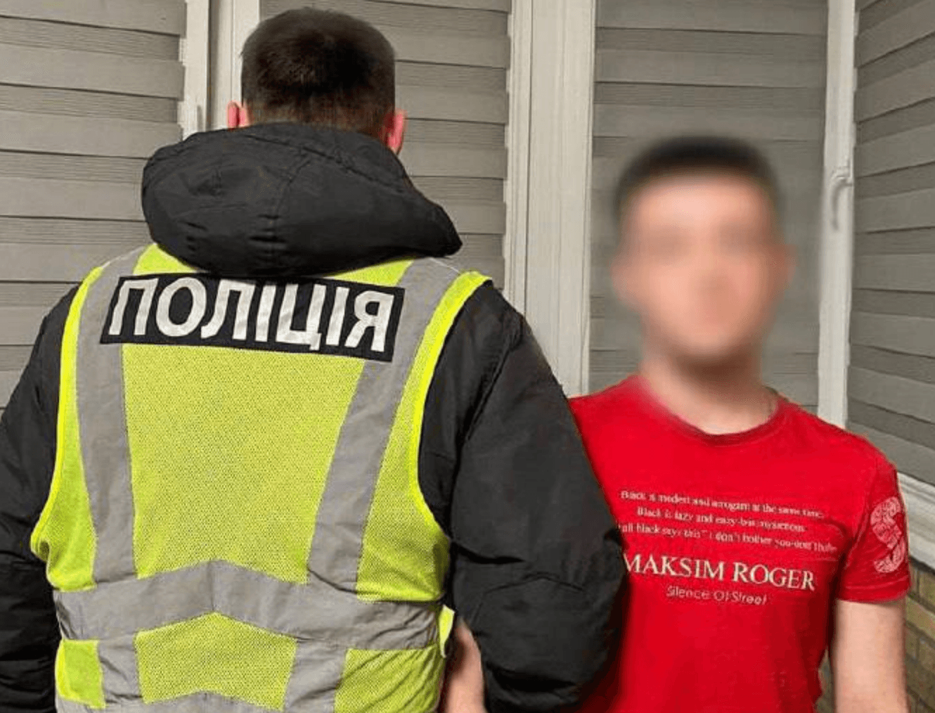 У Києві затримали блогера, який співав російські пісні у формі поліцейського