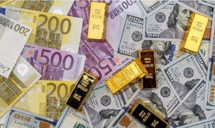 У Києві жінка віддала 6 кг золота та готівки на мільйони шахраям, що представилися СБУ