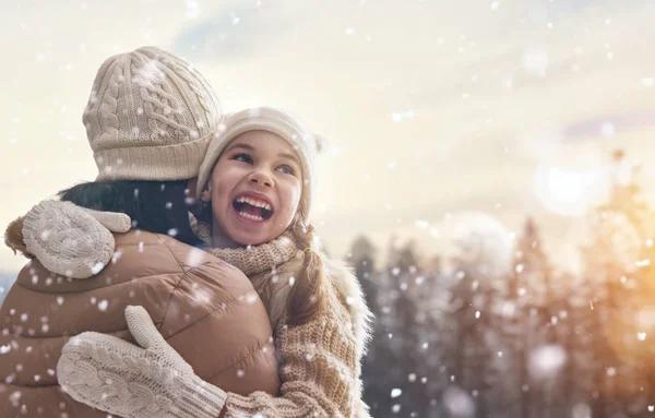 Повноцінний відпочинок на свята: коли розпочнуться і скільки триватимуть зимові канікули у школярів