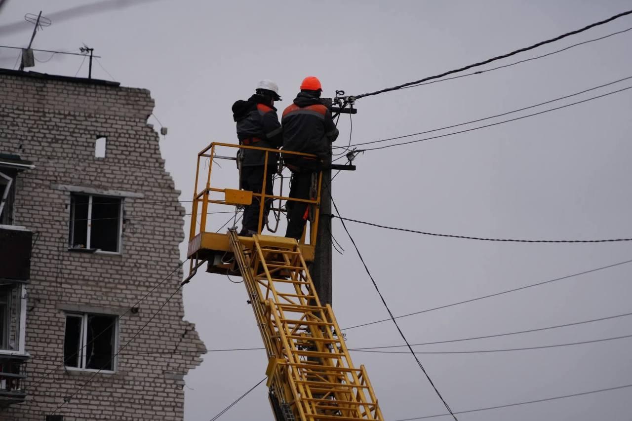 Різдвяна ніч під ударами: через атаки росіян знеструмлено п’ять областей