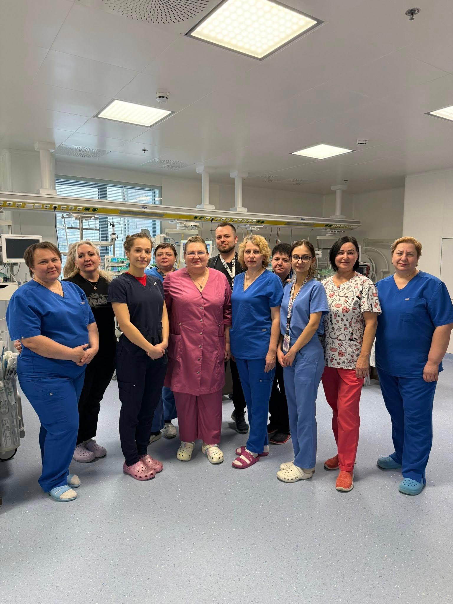 В «Охматдиті» врятували  4-річну дівчинку із Сумщини після влучання дрона у її будинок