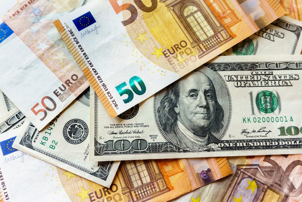 Який зараз курс у столичних обмінниках: де вигідно обміняти долари та євро