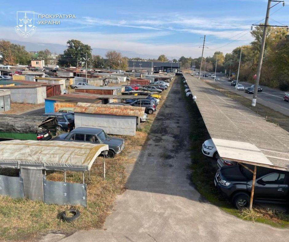 Кооперативи у Деснянському районі мають повернути землю, облаштовану під автостоянки на Попудренка