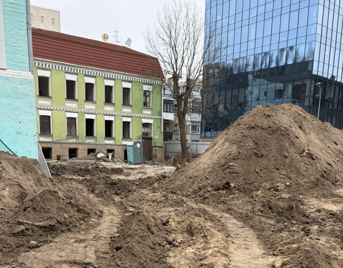 На Подолі негайно зупиняють будівництво на місці Поліцейської дільниці