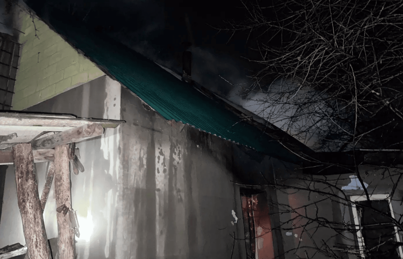 Двоє людей загинули під час пожежі у Бортничах