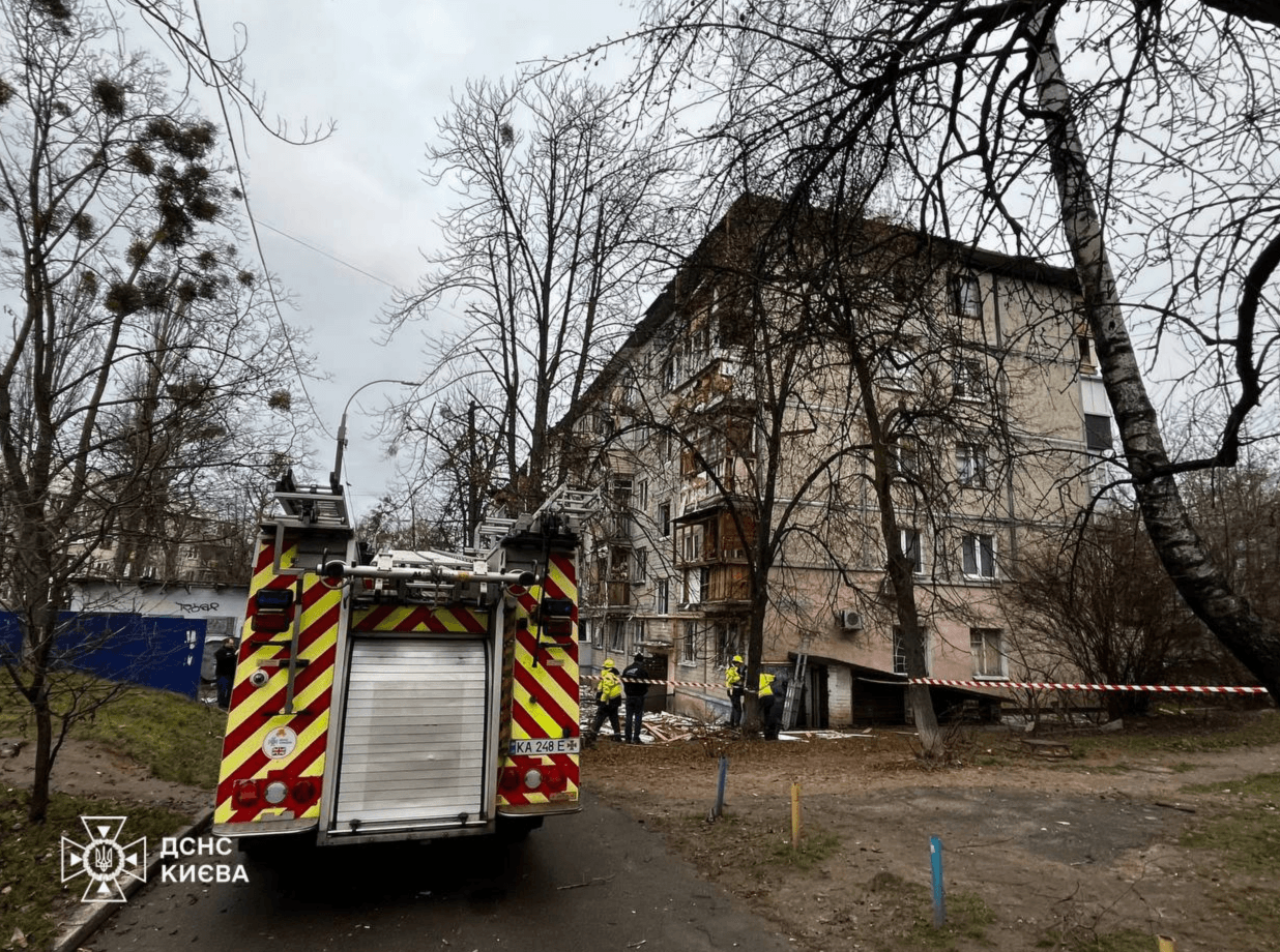 На Святошині для постраждалих внаслідок атаки працює Штаб допомоги