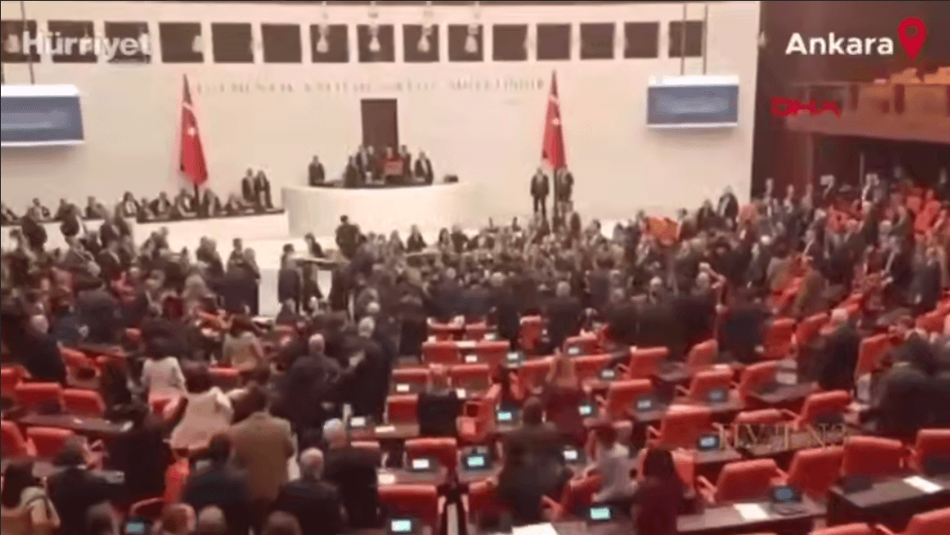 У парламенті Туреччини сталася бійка під час голосування за бюджет-2026