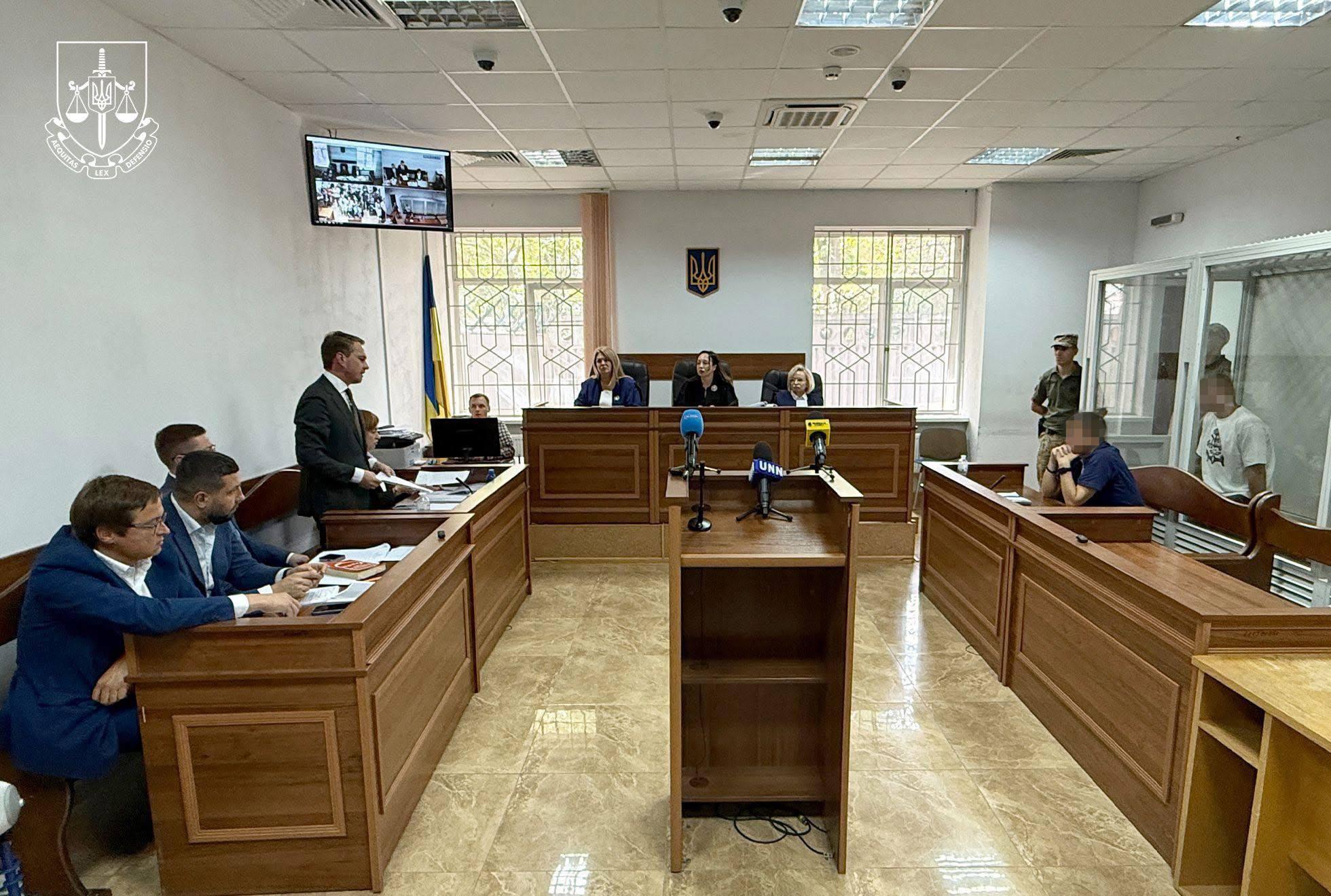 Адвоката у справі про вбивство підлітка на фунікулері покарали за затягування судового процесу