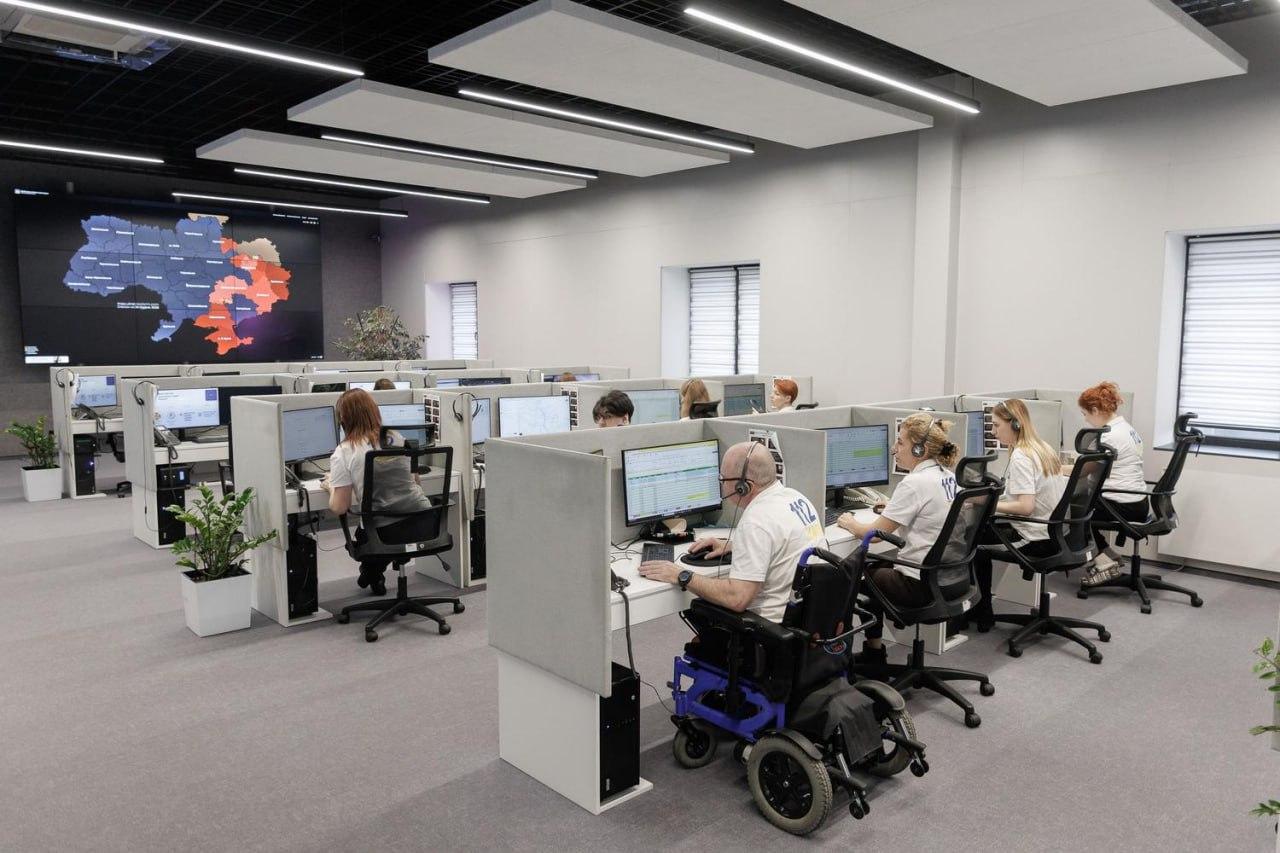 Служба 112 прийняла майже 3 тисячі викликів за добу через наслідки російських обстрілів