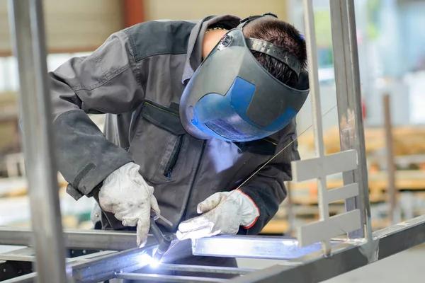 У Києві безкоштовно навчають професіям, яких бракує для відновлення країни