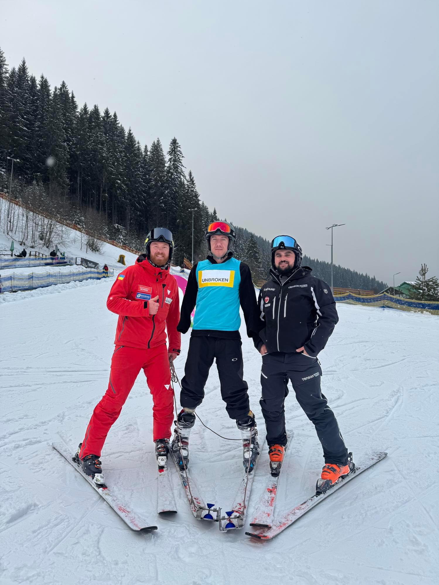 Ветеран з чотирма ампутаціями підкорив лижну трасу