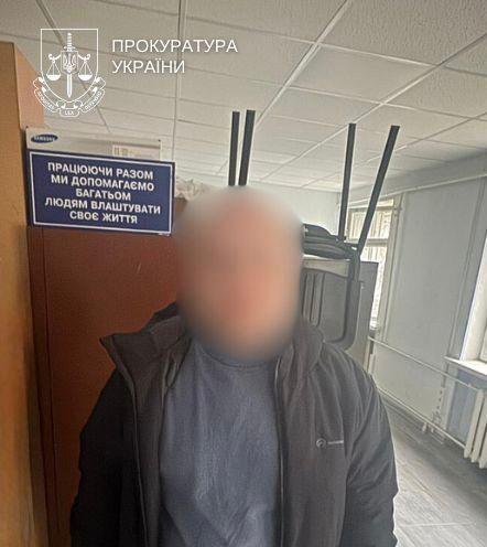 У Києві посадовець «Центру пробації» та його спільник заробляли на охочих отримати відстрочку