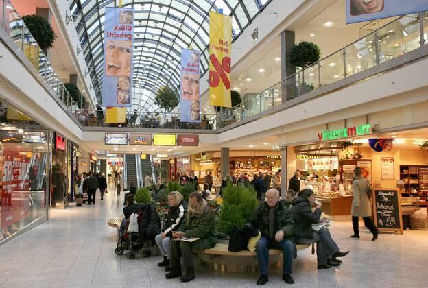 Утеплення та власна генерація: що зробили великі ТРЦ, щоб вижити під час відключень світла