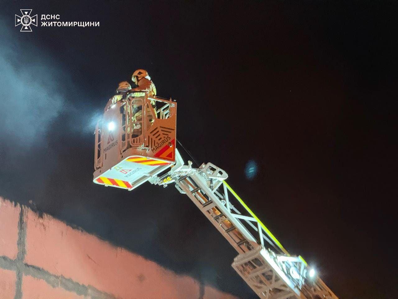 На Запоріжжі уночі стався повний блекаут, на Житомирщині ворог бив по критичним об’єктам