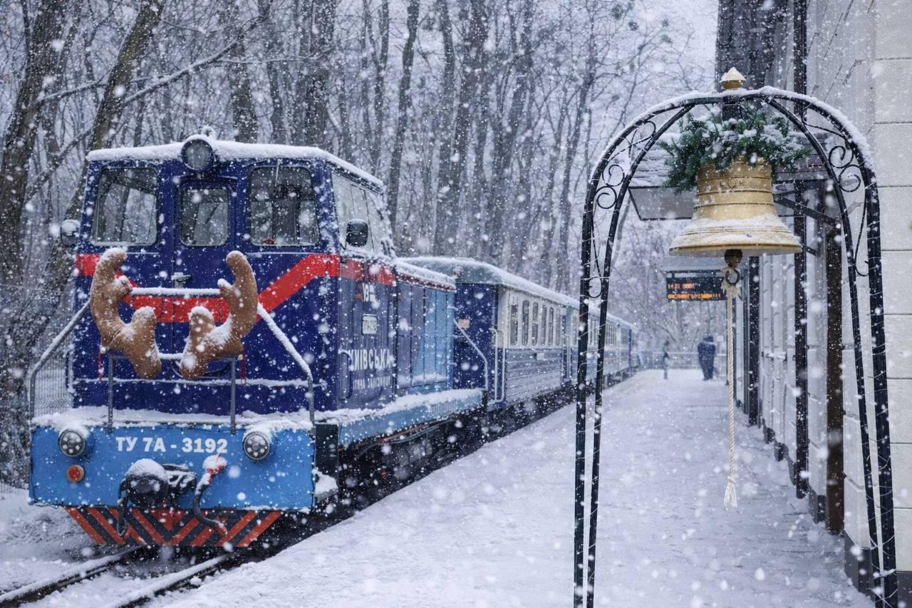 Триває зимовий сезон пасажирських перевезень на дитячих залізницях у Києві, Львові, Рівному та Дніпрі