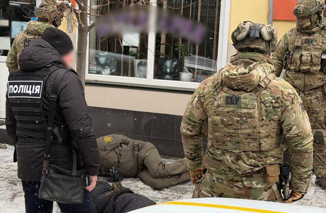 У Вінниці “активісти” за гроші “відбивали” чоловіків від мобілізації