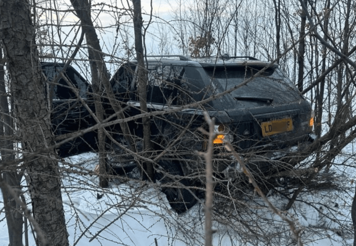 На Буковині водій Range Rover збив прикордонника, намагаючись прорватися через кордон