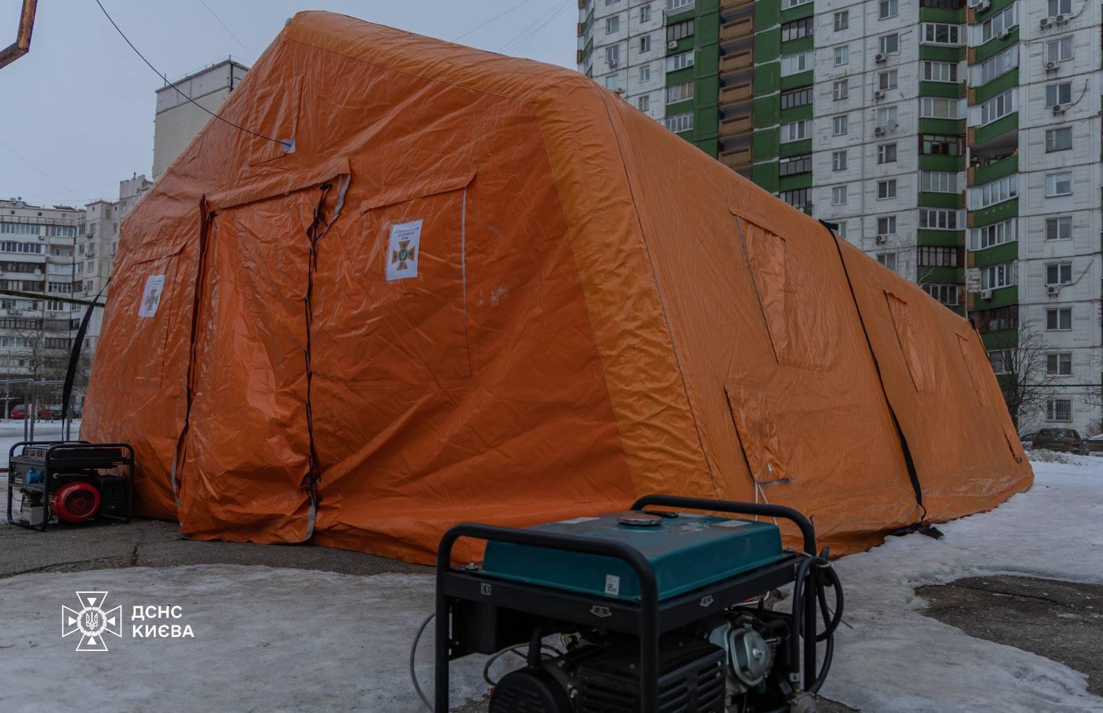 Вночі -19°C : у столиці без тепла залишаються 1142 будинки, у Дарниці працюватимуть «Вагони незламності»