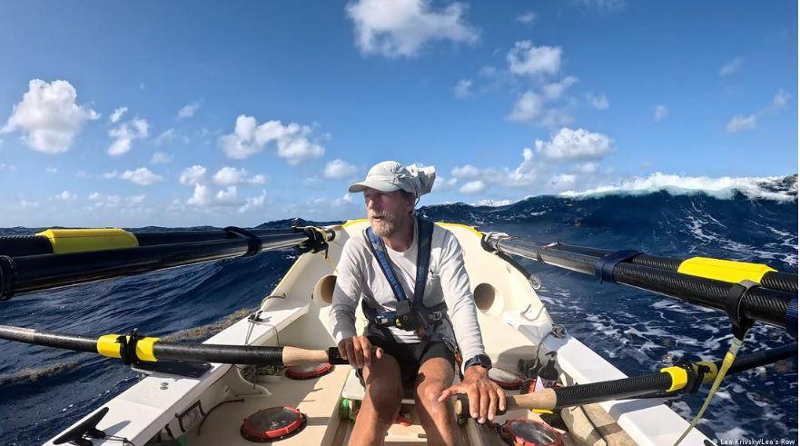 Британський лікар та колишній москвич для збору коштів для українських медиків перетнув Антлантичний океан