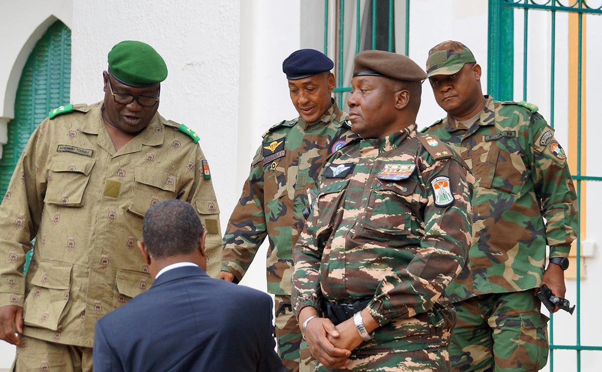 «Борщова окупація»: у Нігері заявили про захоплення Беніну українцями та французами