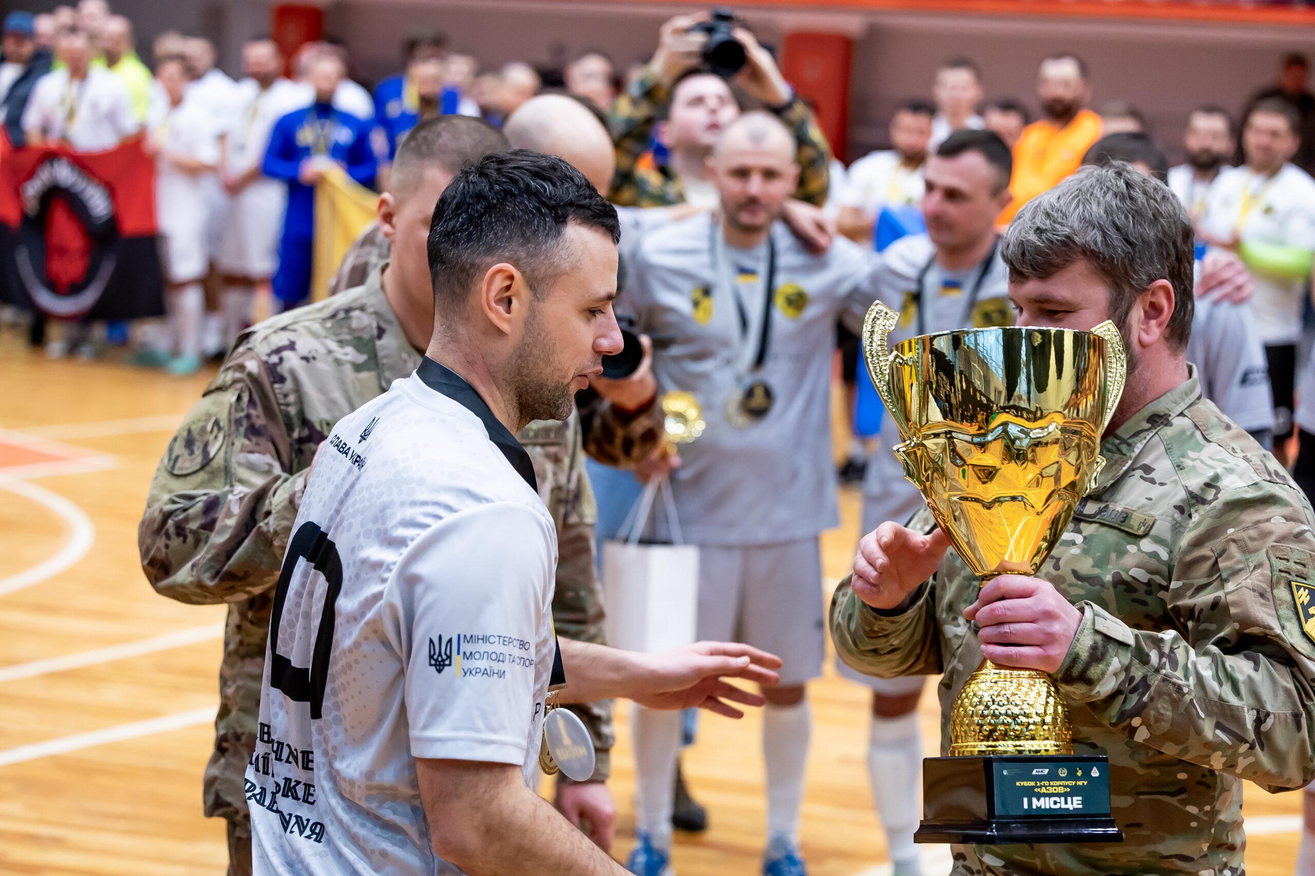 Футбольний клуб «Локомотив» Київ разом з військовими «Азова» провели турнір з футзалу 