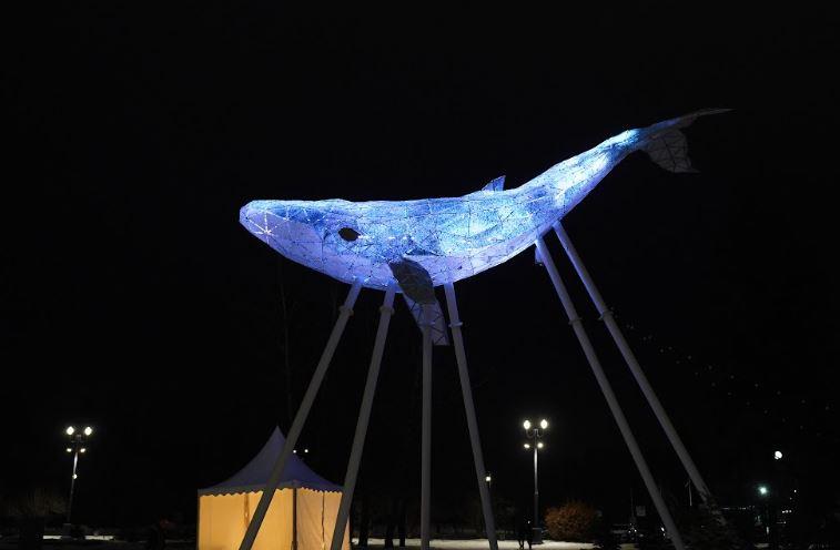 Скульптуру з переробленого пластику — Київського Кита — показали одночасно в Києві та Барселоні