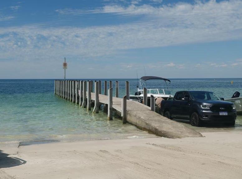 В Австралії 13-річний хлопчик проплив чотири кілометри, щоб врятувати родину