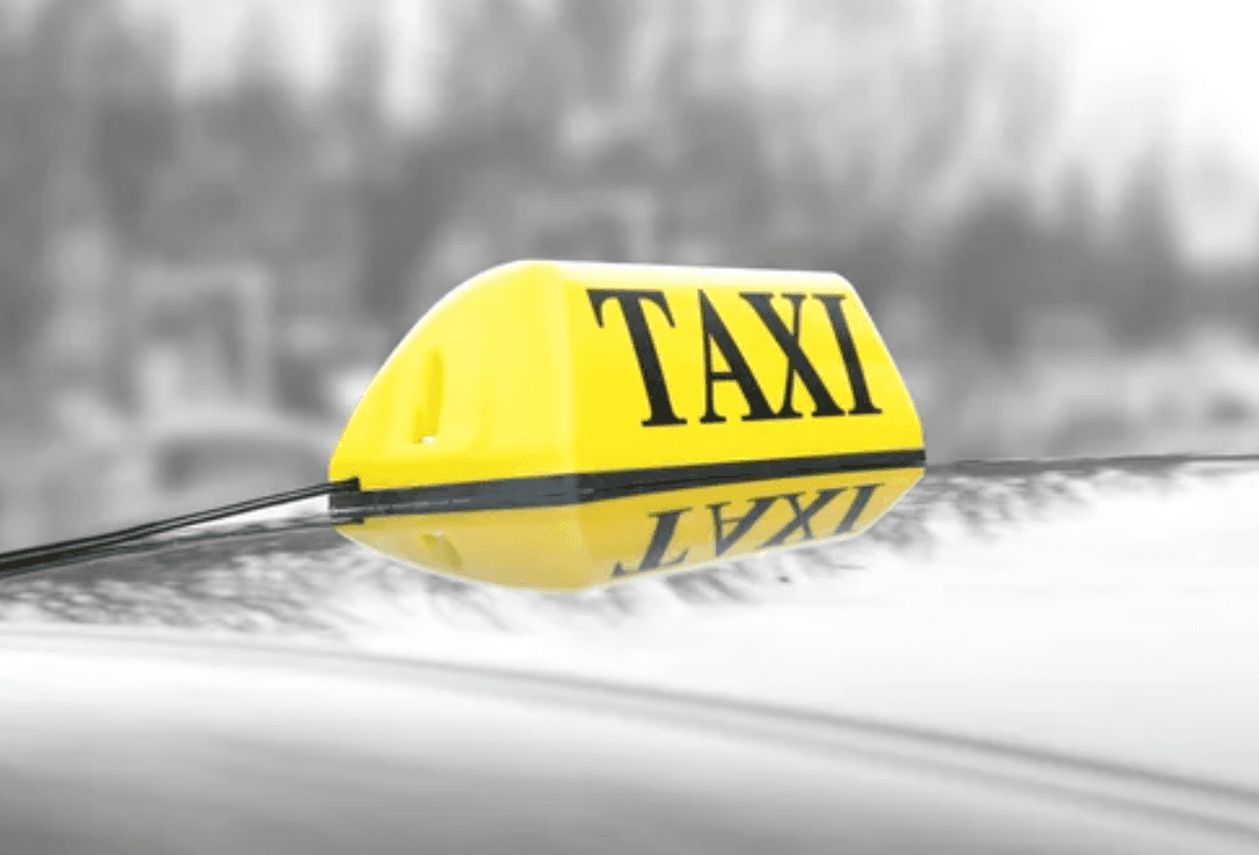 Кияни скаржаться на проблеми з викликом таксі та зростанням тарифів через погодний колапс 