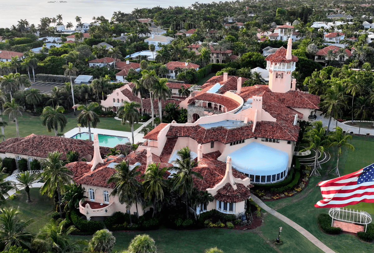 Охорона Трампа застрелила озброєного чоловіка, який проник у його резиденцію у Флориді